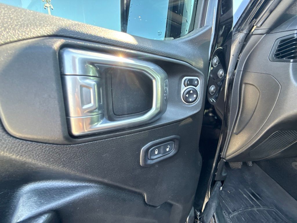 Thumbnail: 2021 Jeep Wrangler - 20