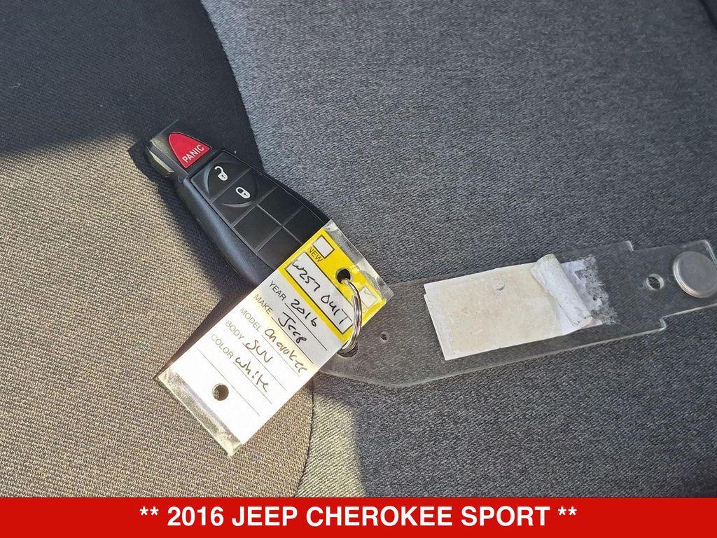 Thumbnail: 2016 Jeep Cherokee - 19