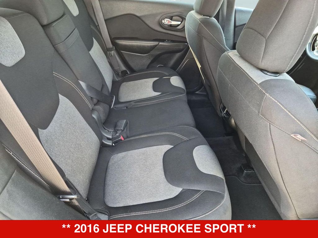 Thumbnail: 2016 Jeep Cherokee - 27