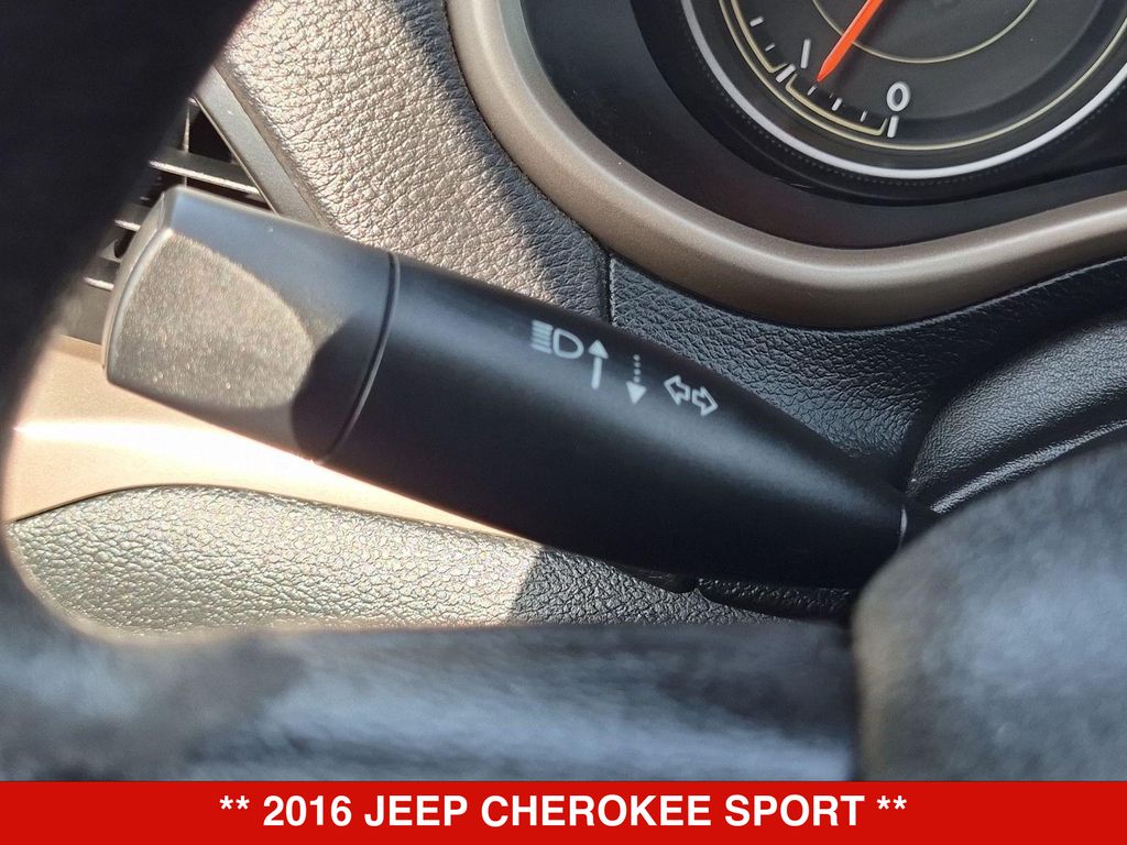 Thumbnail: 2016 Jeep Cherokee - 31