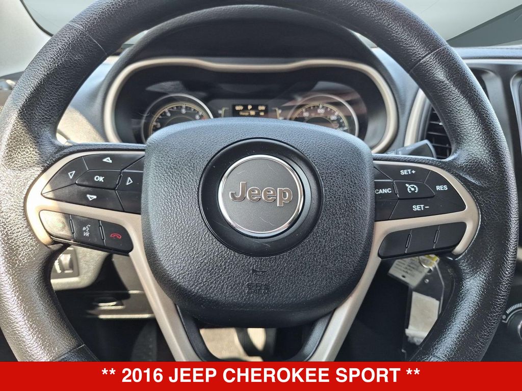 Thumbnail: 2016 Jeep Cherokee - 14