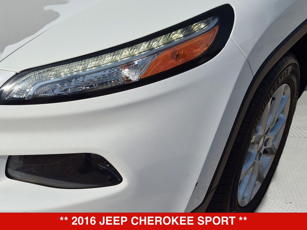 Thumbnail: 2016 Jeep Cherokee - 24