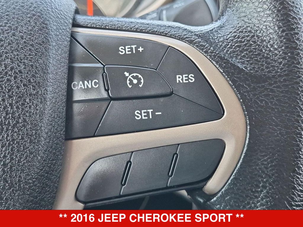 Thumbnail: 2016 Jeep Cherokee - 29