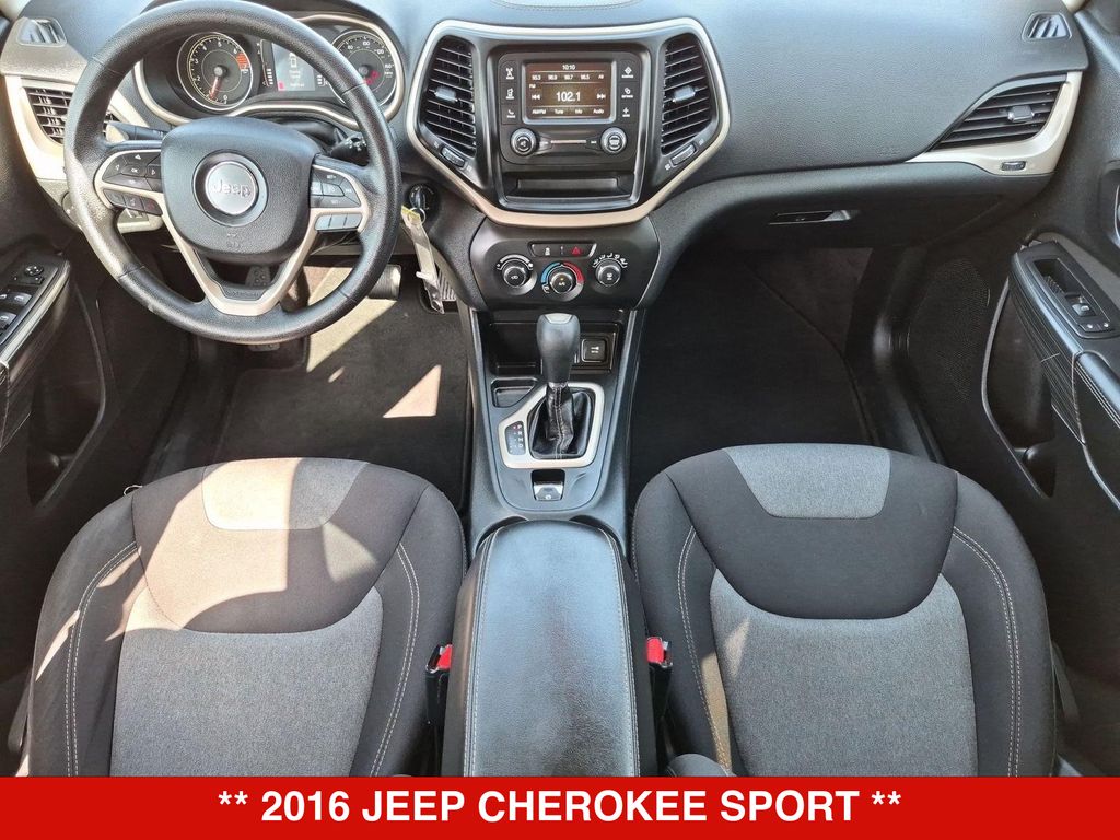 Thumbnail: 2016 Jeep Cherokee - 10