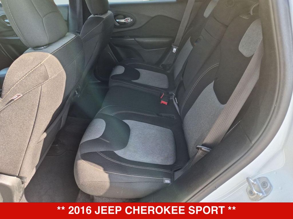 Thumbnail: 2016 Jeep Cherokee - 26