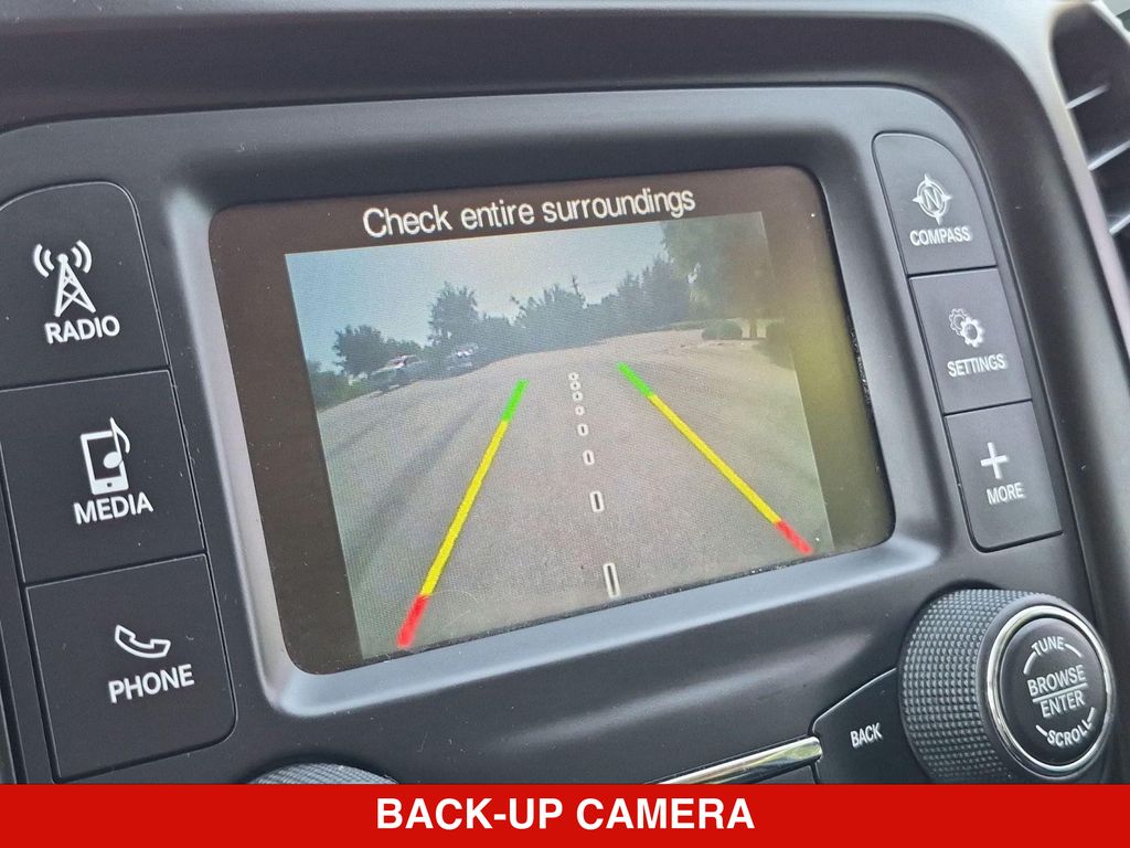 Thumbnail: 2016 Jeep Cherokee - 32