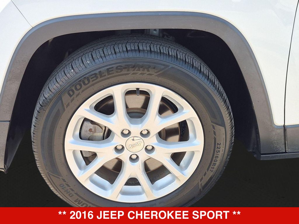 Thumbnail: 2016 Jeep Cherokee - 8