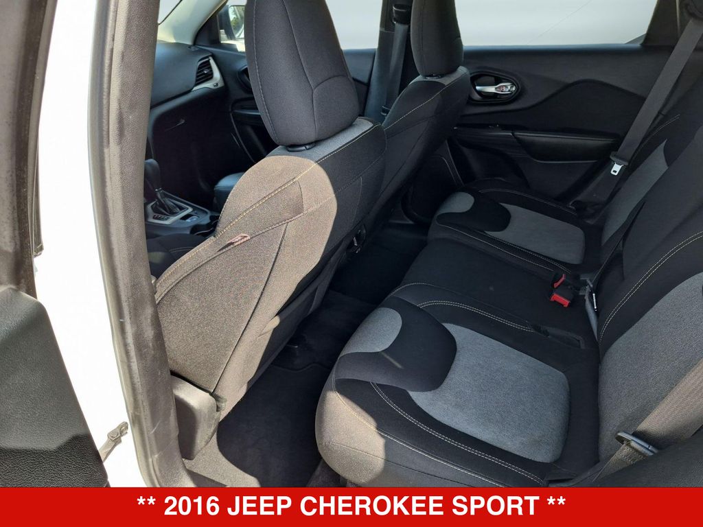 Thumbnail: 2016 Jeep Cherokee - 13