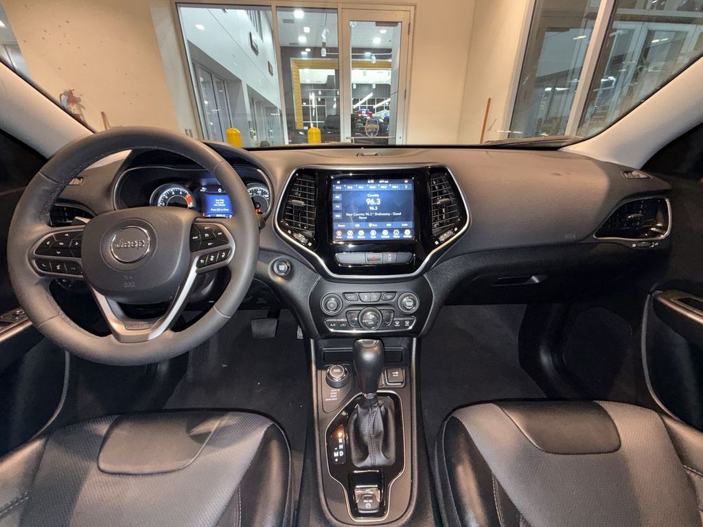 Thumbnail: 2022 Jeep Cherokee - 10