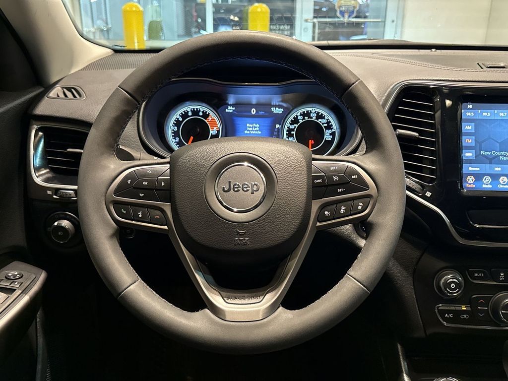 Thumbnail: 2022 Jeep Cherokee - 14