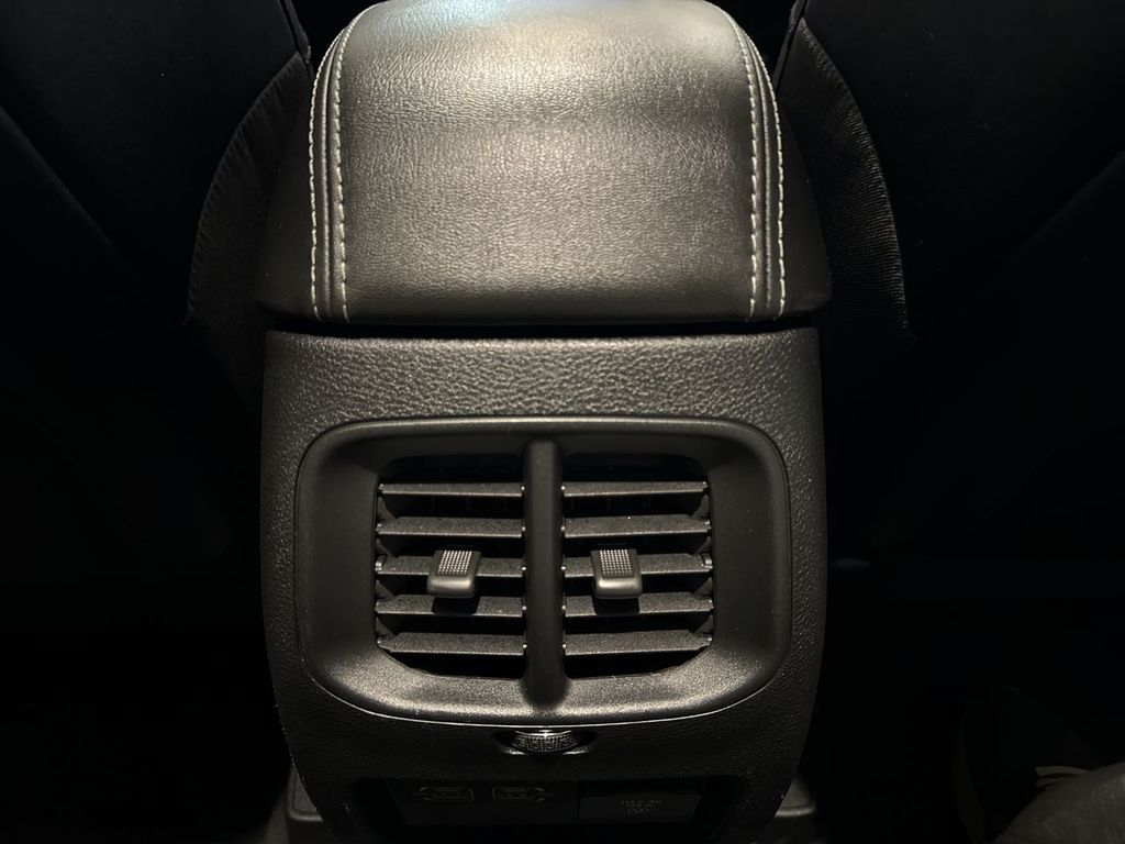 Thumbnail: 2022 Jeep Cherokee - 24