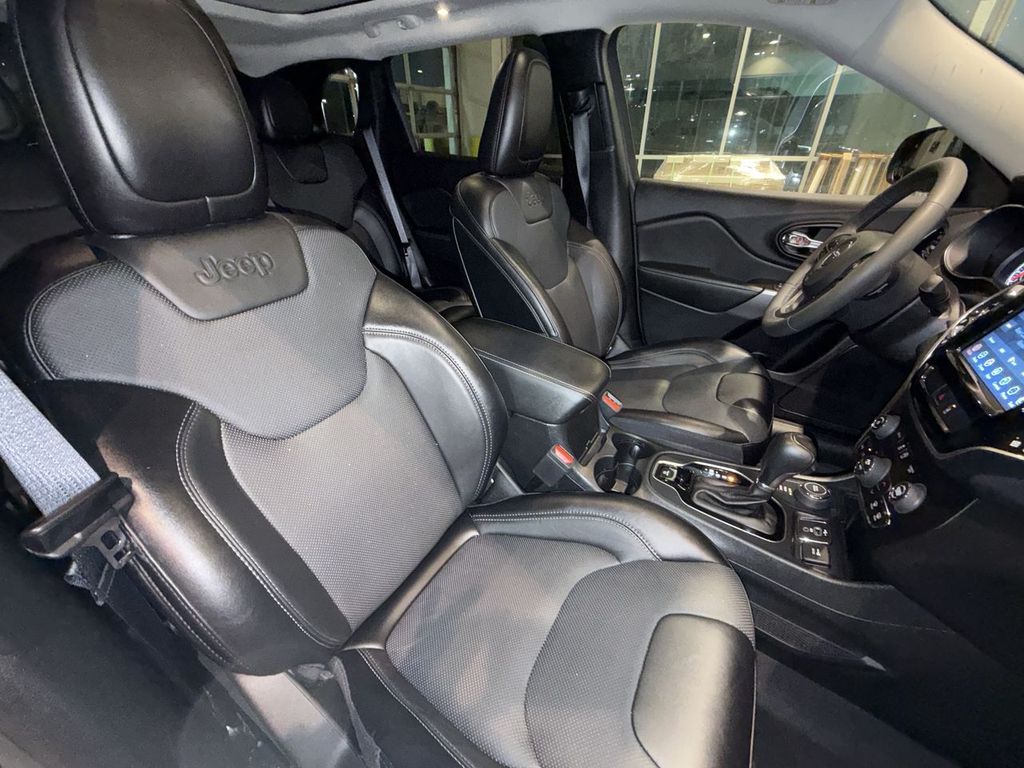 Thumbnail: 2022 Jeep Cherokee - 12