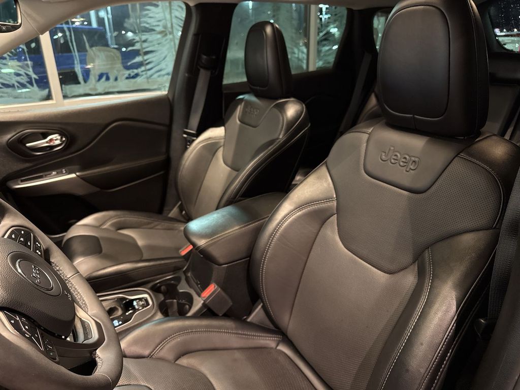 Thumbnail: 2022 Jeep Cherokee - 11