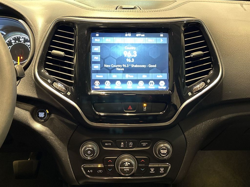 Thumbnail: 2022 Jeep Cherokee - 15