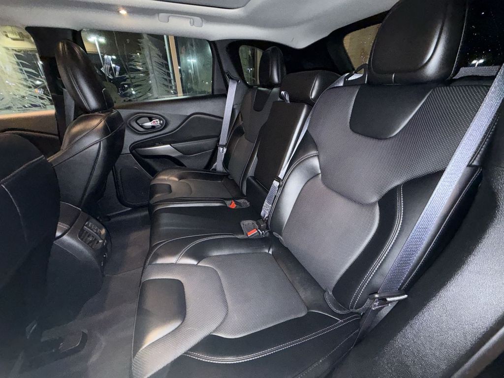 Thumbnail: 2022 Jeep Cherokee - 22