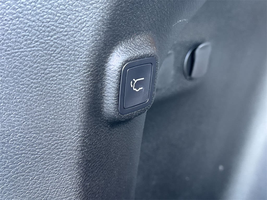 Thumbnail: 2023 Jeep Cherokee - 24