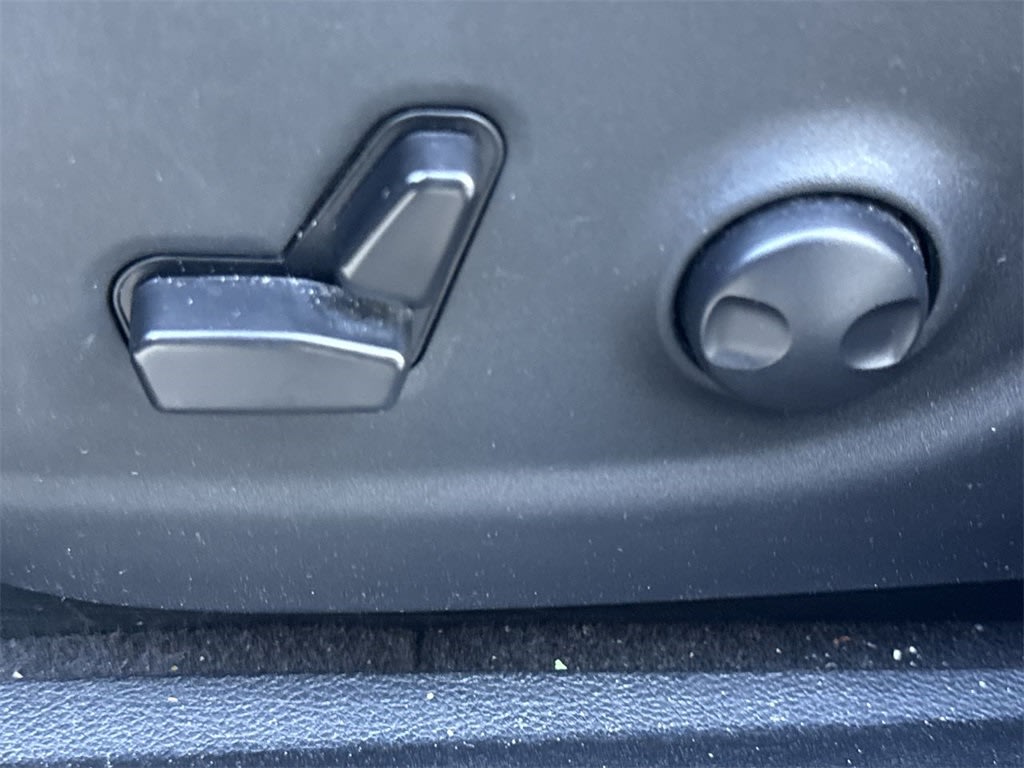 Thumbnail: 2023 Jeep Cherokee - 26