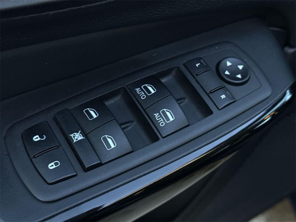 Thumbnail: 2023 Jeep Cherokee - 27