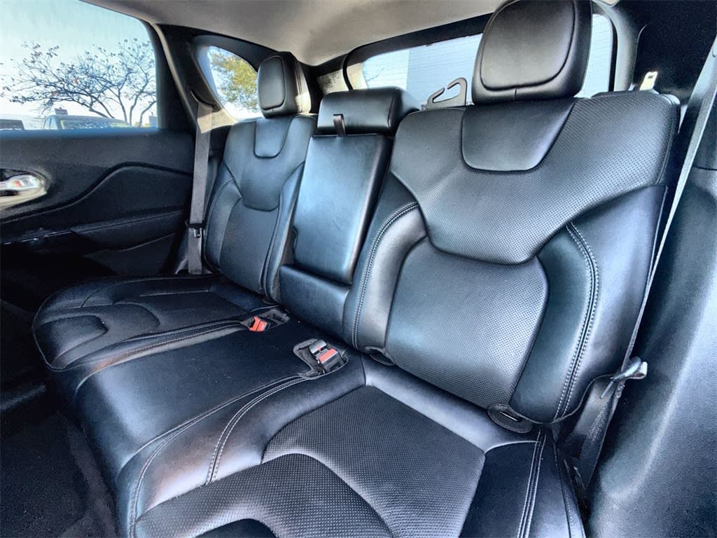 Thumbnail: 2023 Jeep Cherokee - 21