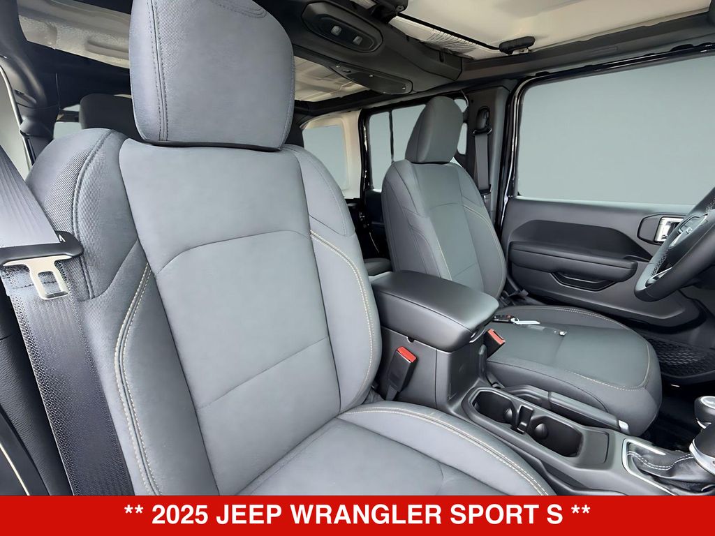 Thumbnail: 2025 Jeep Wrangler - 22