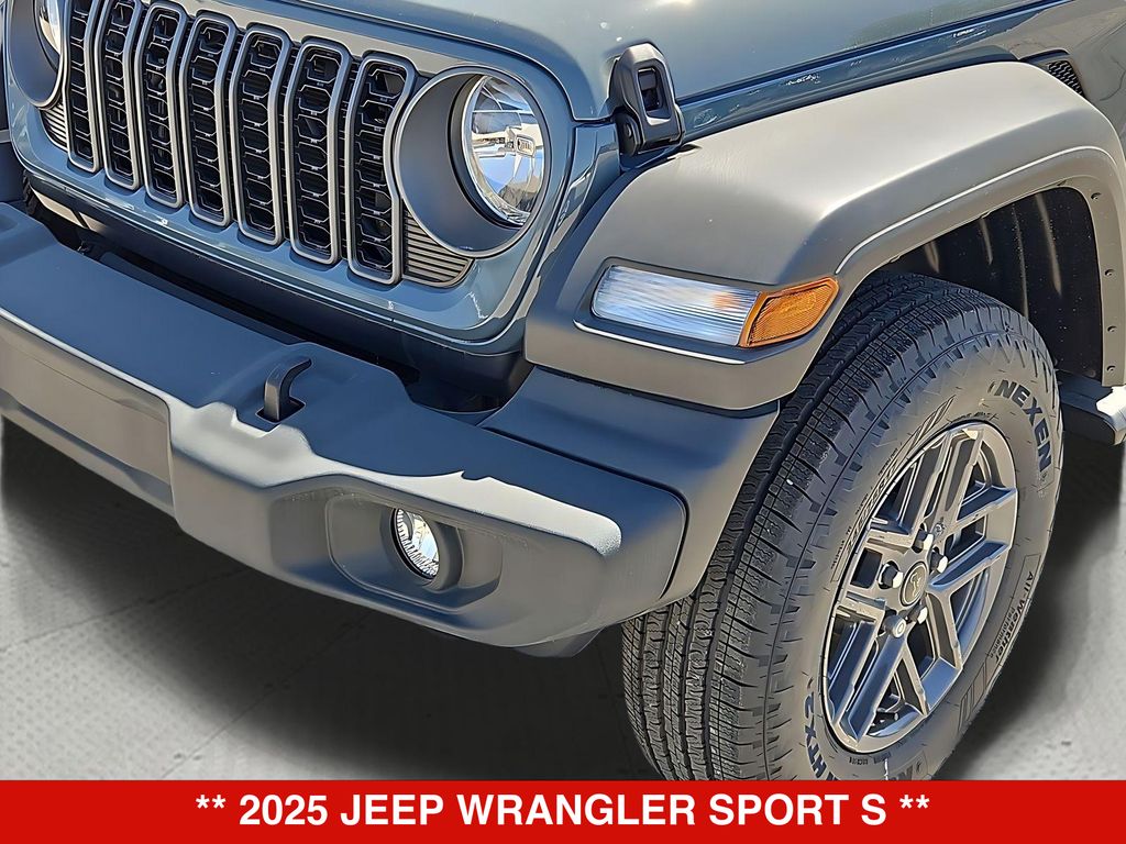 Thumbnail: 2025 Jeep Wrangler - 22