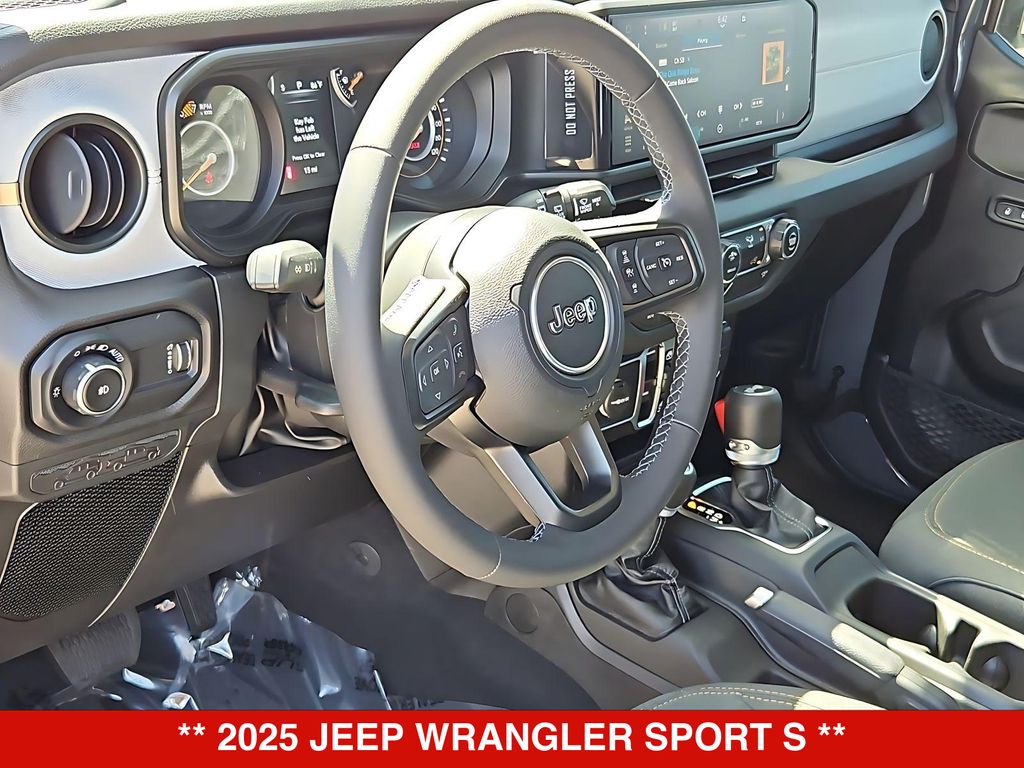 Thumbnail: 2025 Jeep Wrangler - 2