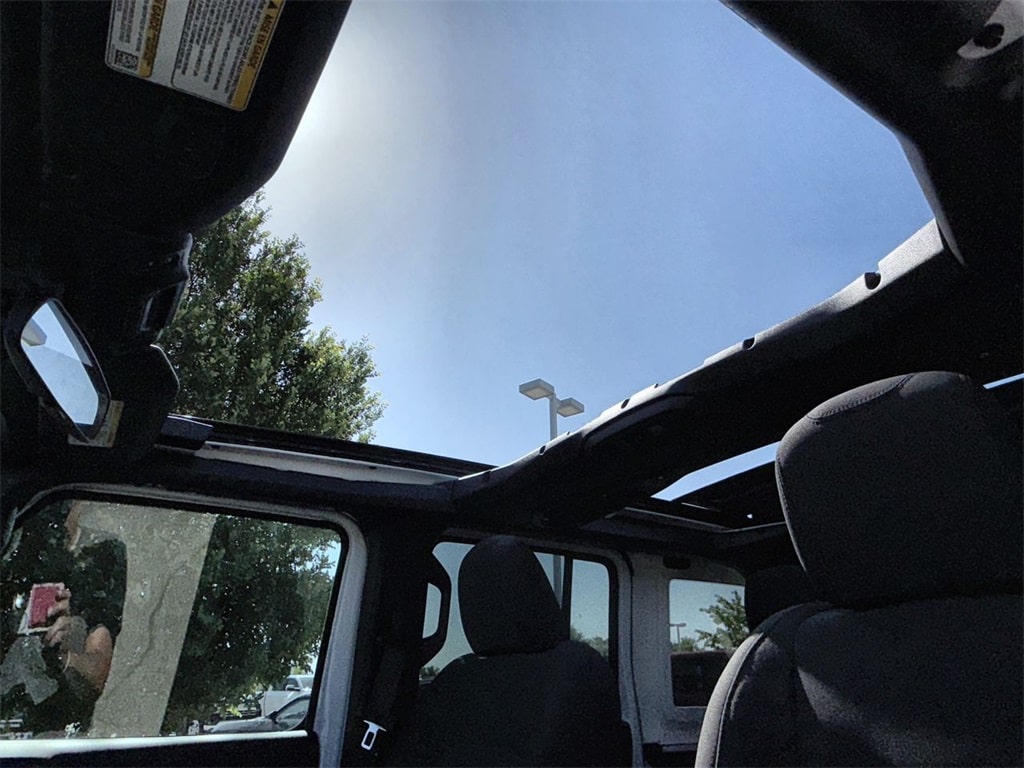 Thumbnail: 2025 Jeep Wrangler - 25