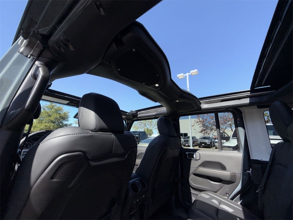 Thumbnail: 2026 Jeep Wrangler - 25