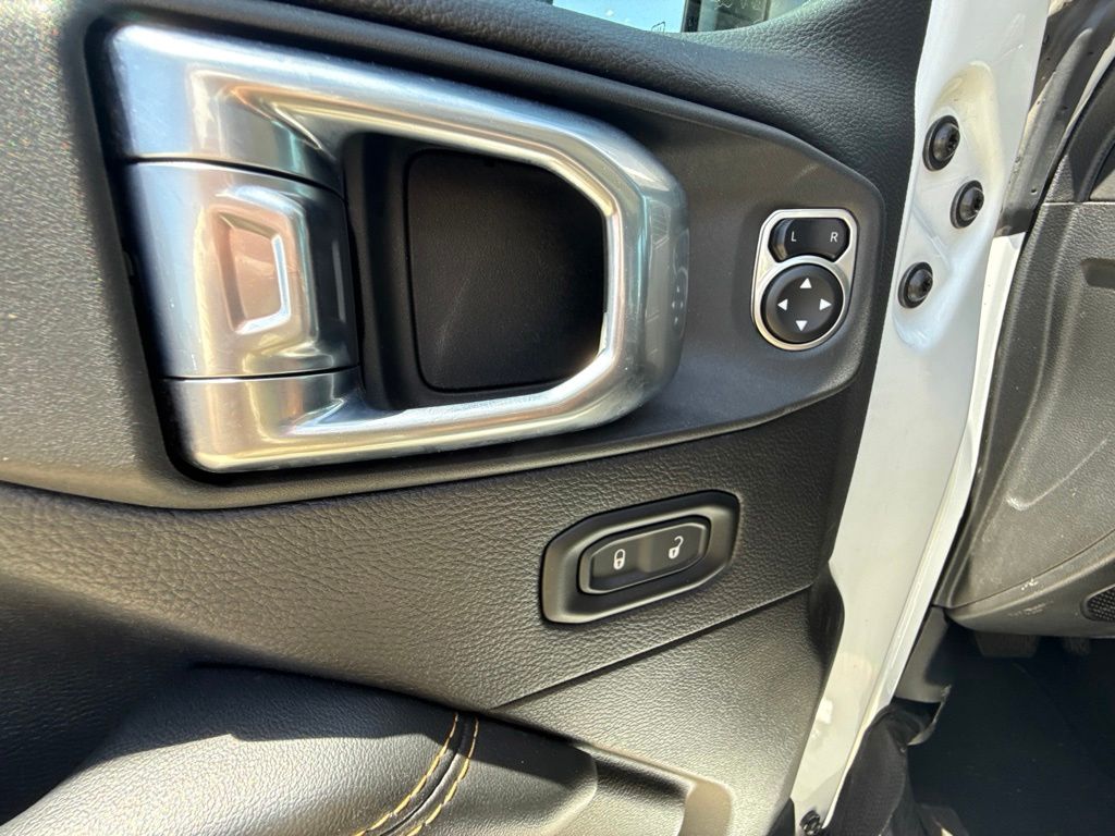 Thumbnail: 2025 Jeep Wrangler - 19