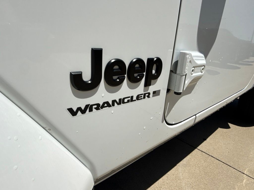 Thumbnail: 2025 Jeep Wrangler - 6