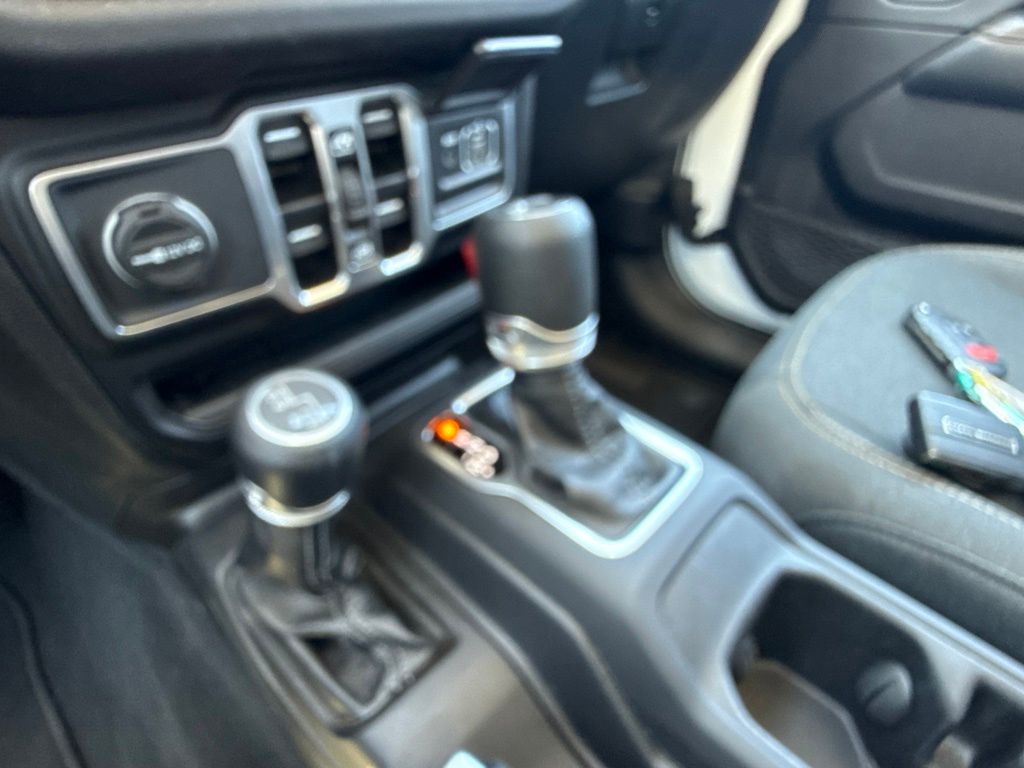 Thumbnail: 2025 Jeep Wrangler - 21
