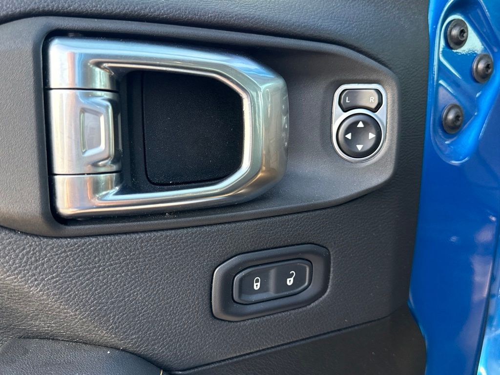 Thumbnail: 2025 Jeep Wrangler - 21