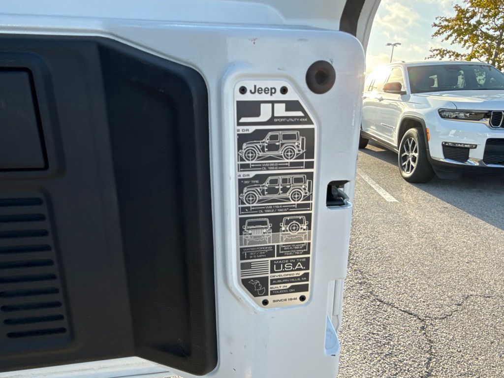 Thumbnail: 2025 Jeep Wrangler - 9