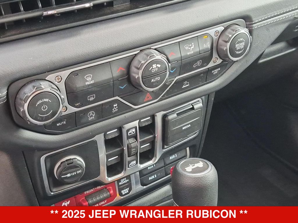 Thumbnail: 2025 Jeep Wrangler - 32