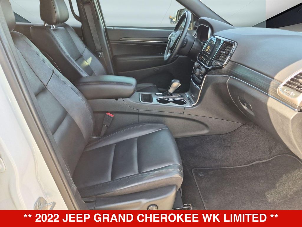 Thumbnail: 2022 Jeep Grand Cherokee - 12