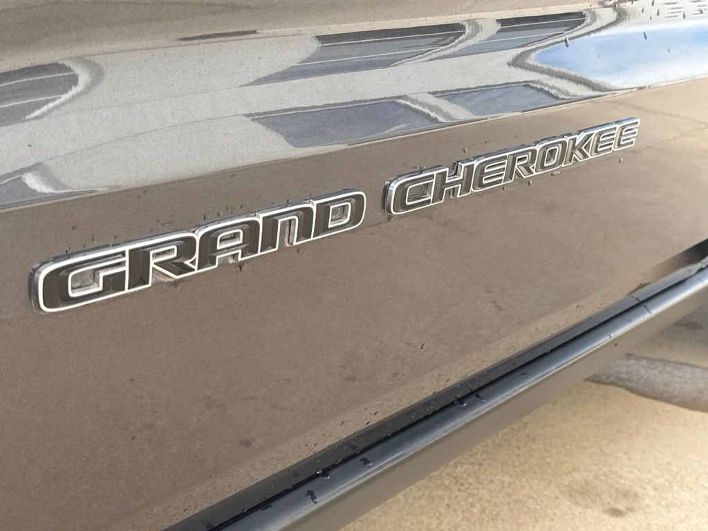 Thumbnail: 2020 Jeep Grand Cherokee - 21