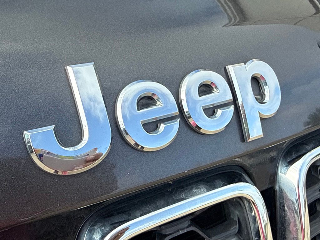 Thumbnail: 2020 Jeep Grand Cherokee - 20