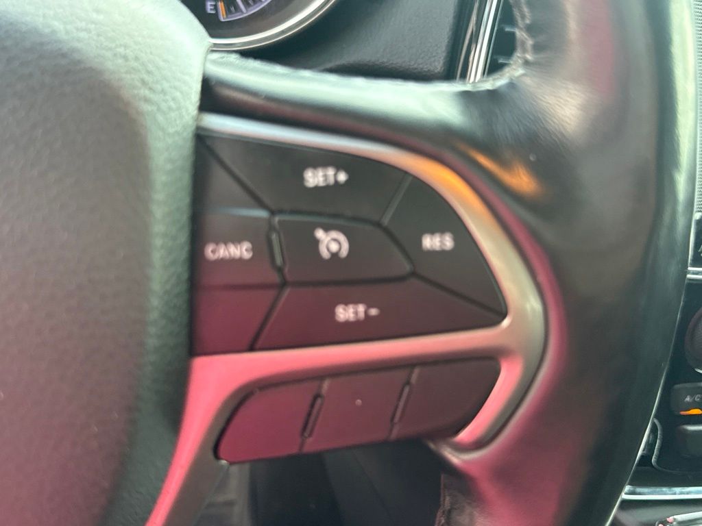 Thumbnail: 2020 Jeep Grand Cherokee - 28