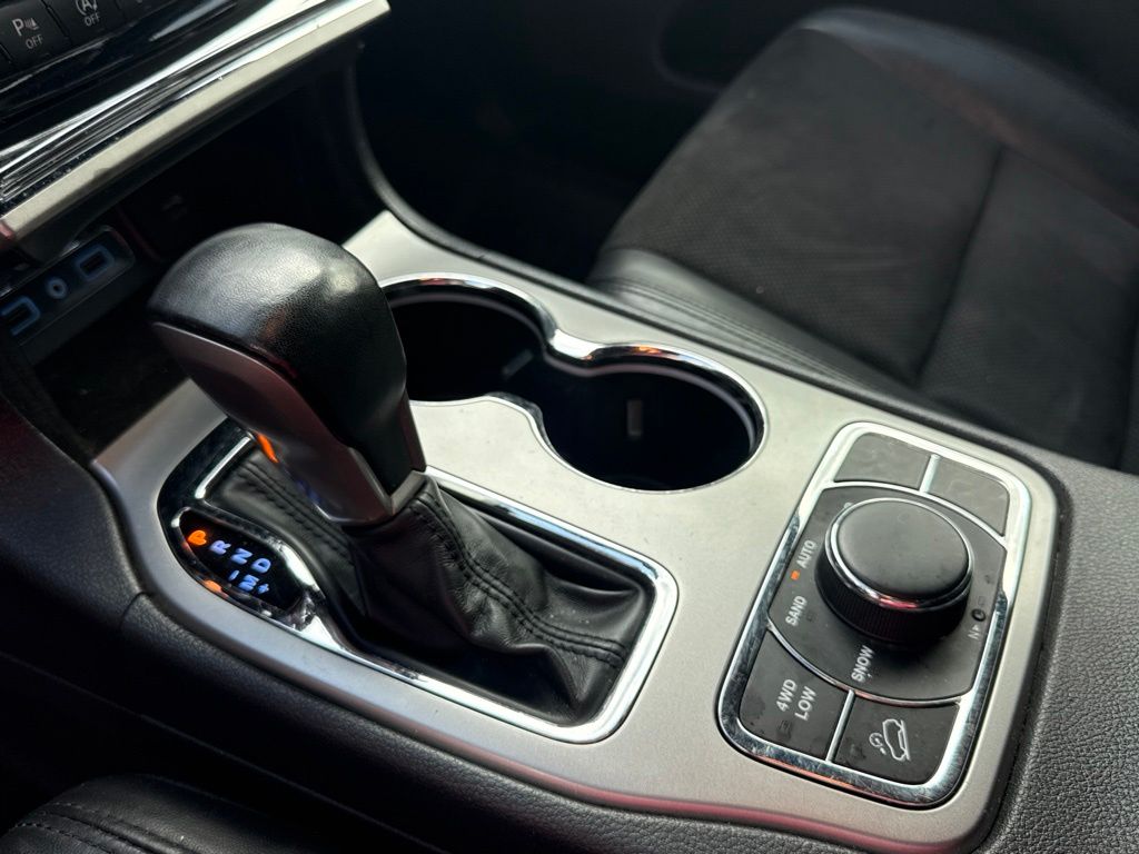 Thumbnail: 2020 Jeep Grand Cherokee - 12
