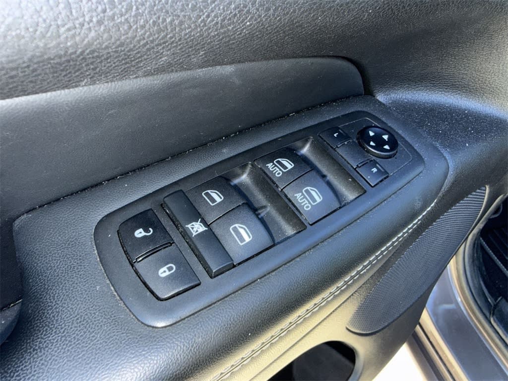 Thumbnail: 2021 Jeep Grand Cherokee - 24