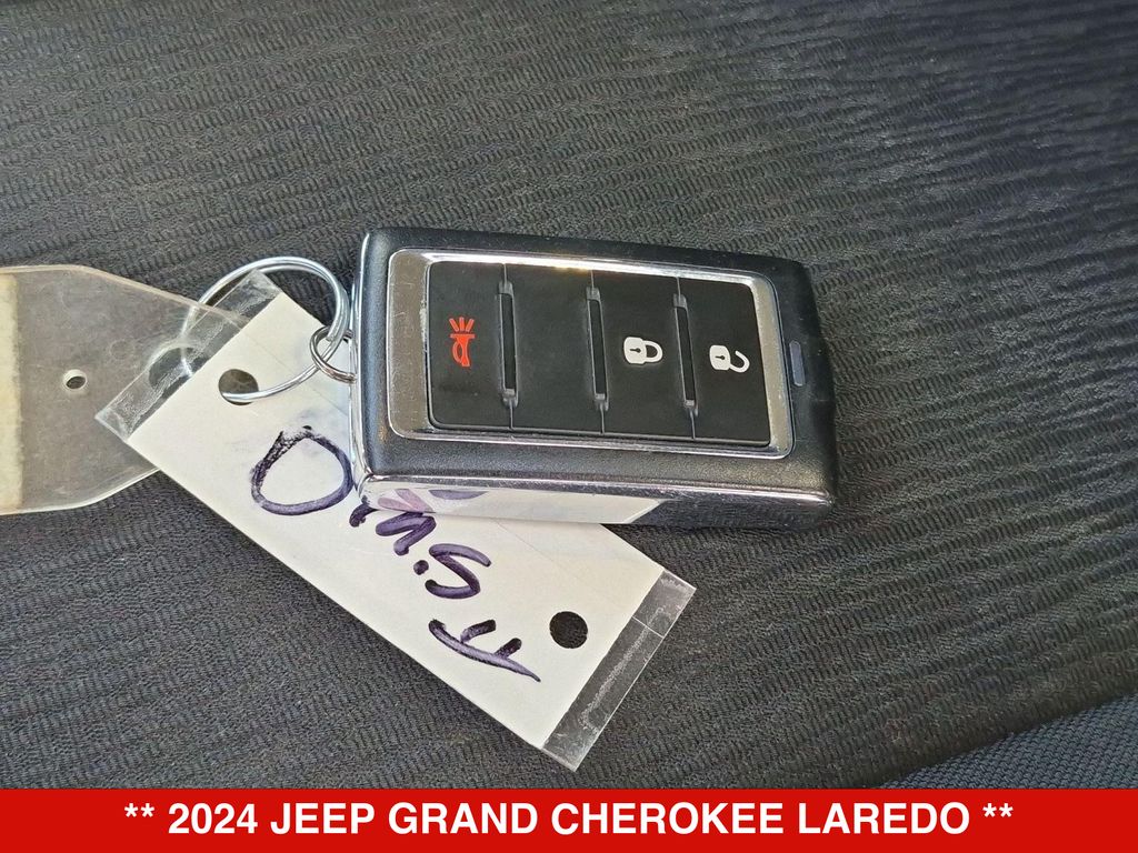 Thumbnail: 2024 Jeep Grand Cherokee - 19
