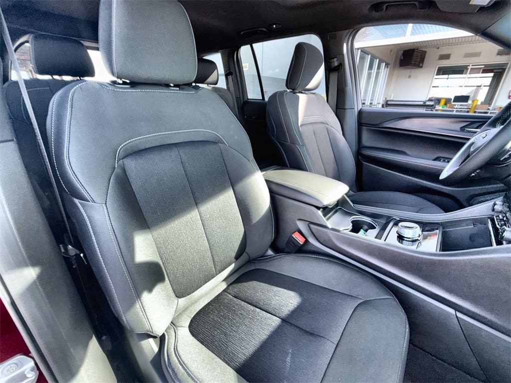 Thumbnail: 2026 Jeep Grand Cherokee - 12