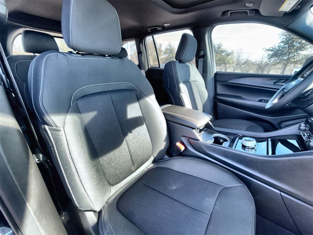 Thumbnail: 2025 Jeep Grand Cherokee - 12