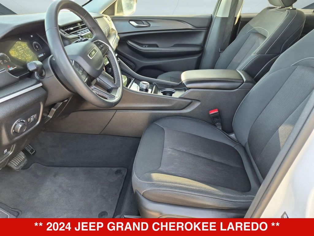 Thumbnail: 2024 Jeep Grand Cherokee - 10