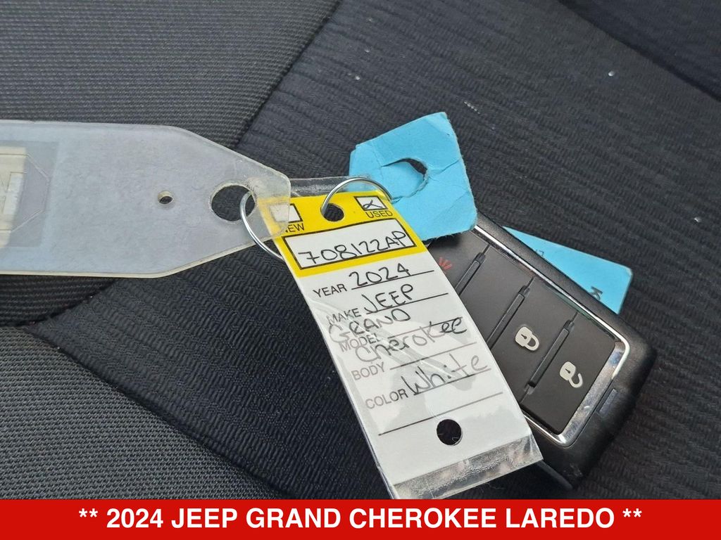 Thumbnail: 2024 Jeep Grand Cherokee - 17
