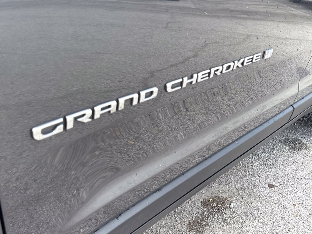 Thumbnail: 2023 Jeep Grand Cherokee - 17
