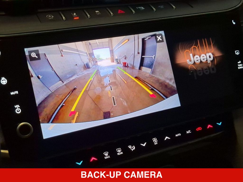 Thumbnail: 2026 Jeep Grand Cherokee - 28