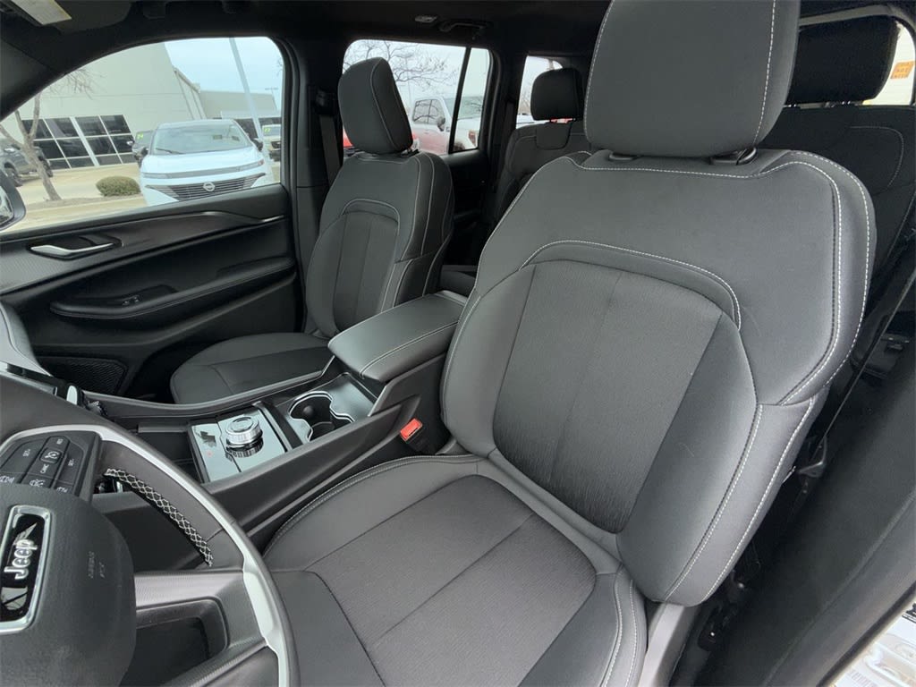 Thumbnail: 2026 Jeep Grand Cherokee - 11