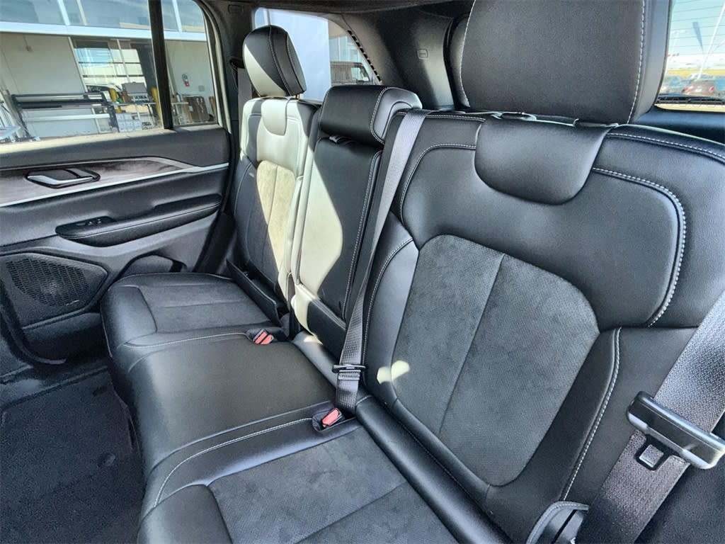 Thumbnail: 2026 Jeep Grand Cherokee - 21