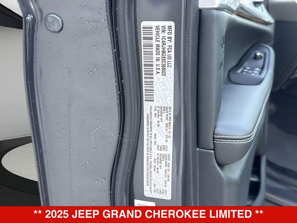Thumbnail: 2025 Jeep Grand Cherokee - 17